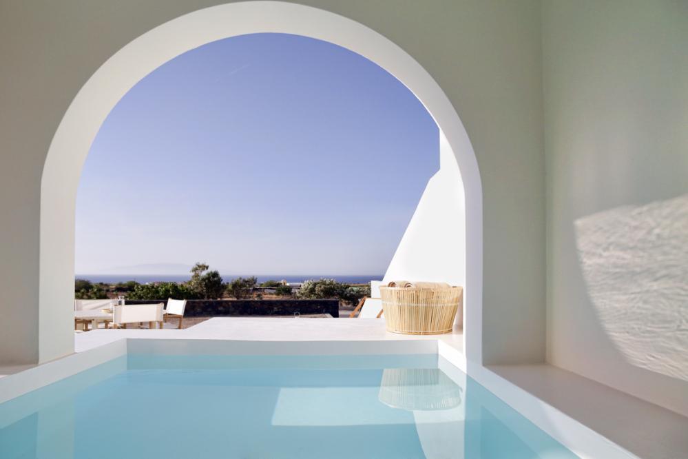 Wonderful private retreat in the countryside of Santorini