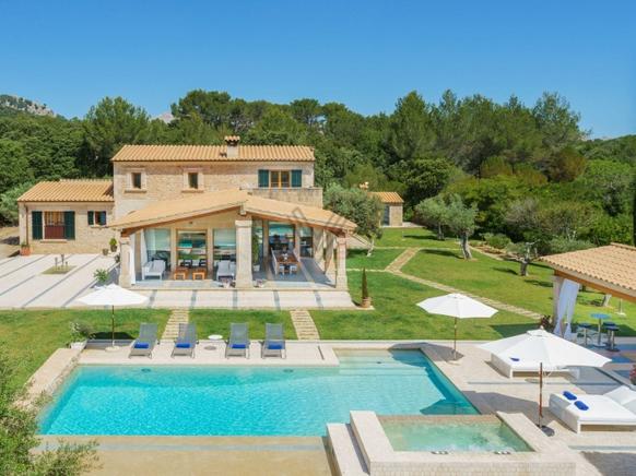 Elegant andcomfortable villa in one of the most exclusive areas of Mallorca