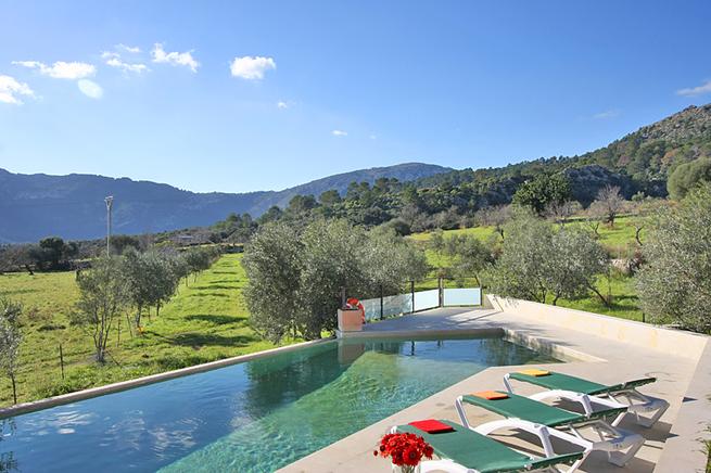 Luxury villa with swiming pool in the countryside