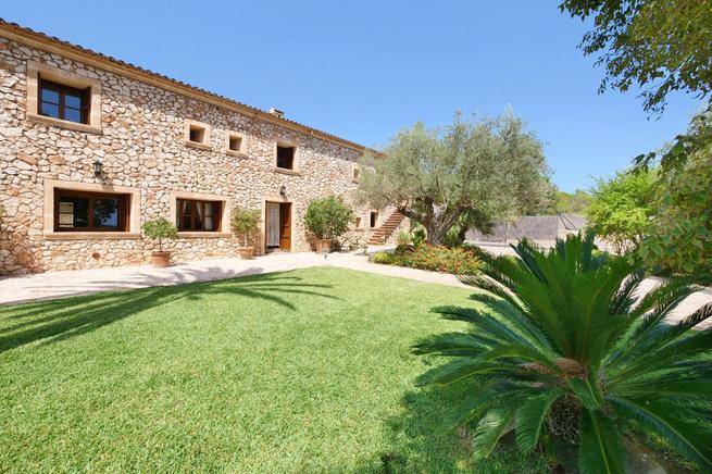 Chic Countryside Villa with private pool in Portocolom, Mallorca