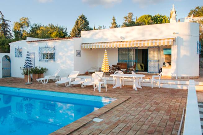 Cozy villa to rent in Faro, Algarve Portuguese