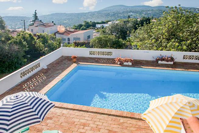 Cozy villa to rent in Faro, Algarve Portuguese