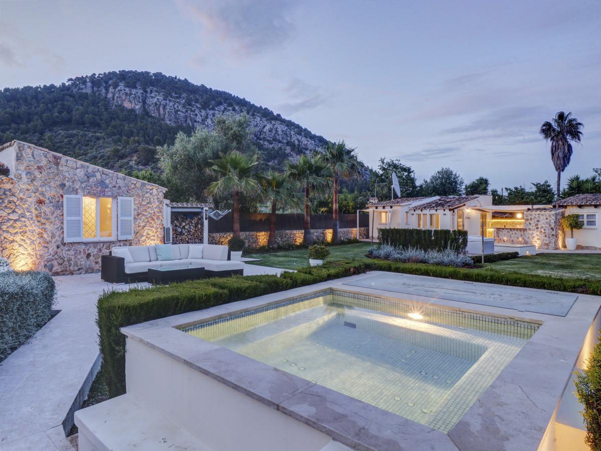 Remarkably Rural and chic holiday villa to rent in pollensa majorca