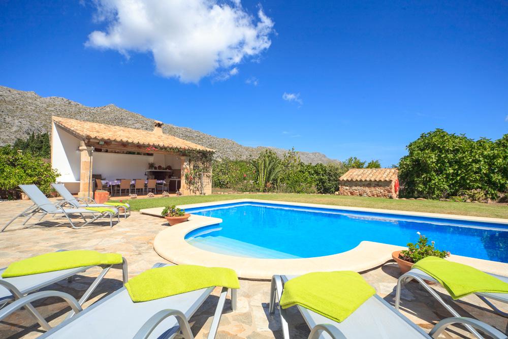 Villa Rostoya is vibrant Villa Retreat to ren in Majorca