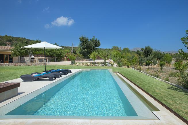 Fabulous holiday villa with mountain views in Pollensa
