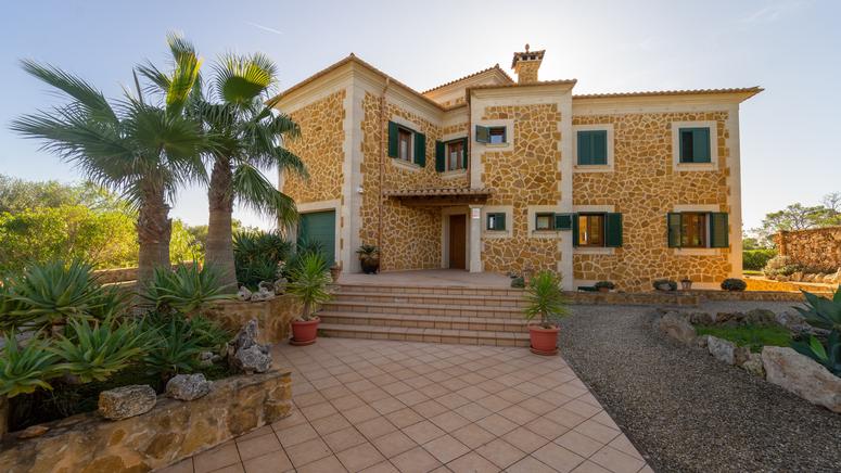 Romantic villa for rent in Santanyi, Mallorca