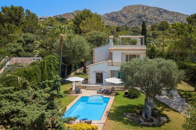 Marvellous holiday villa with private pool to rent in Alcudia, Mallorca