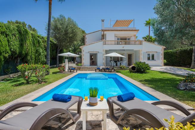 Finca in Alcúdia is ideal for families, relax in this villa, Mallorca