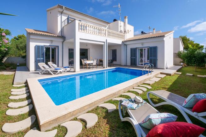 Casa Aina - Holiday luxury villa in Cala Millor for 8 guests, Majorca, Spain