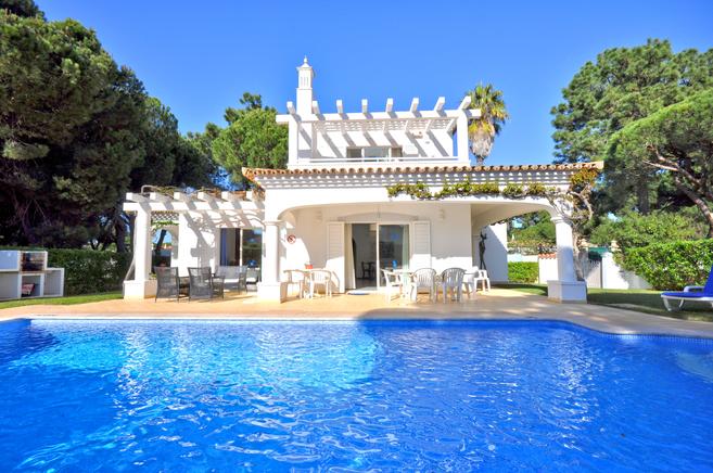 Peaceful villa in unbeatable area Quarteira, Algarve