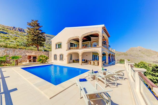 Holiday luxury villa rental in Pollensa, Mallorca, Spain
