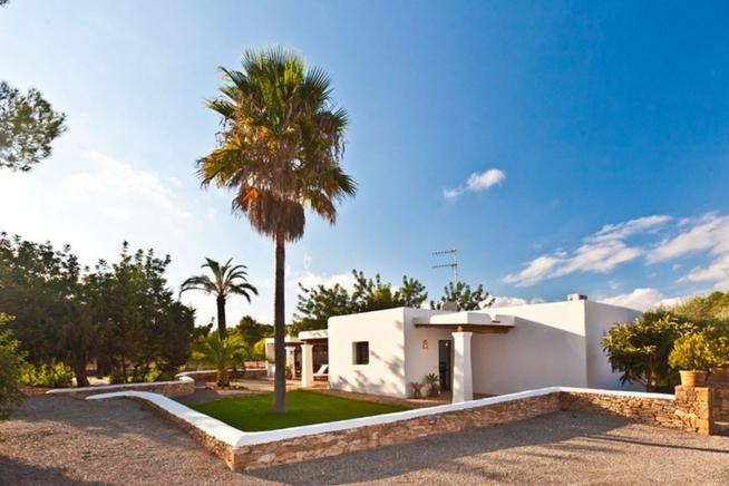 Holiday rental villa in Santa Eulalia perfect for couples, Ibiza