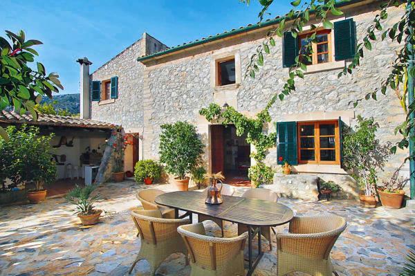 Cottage traditional for rent in Pollensa, Mallorca