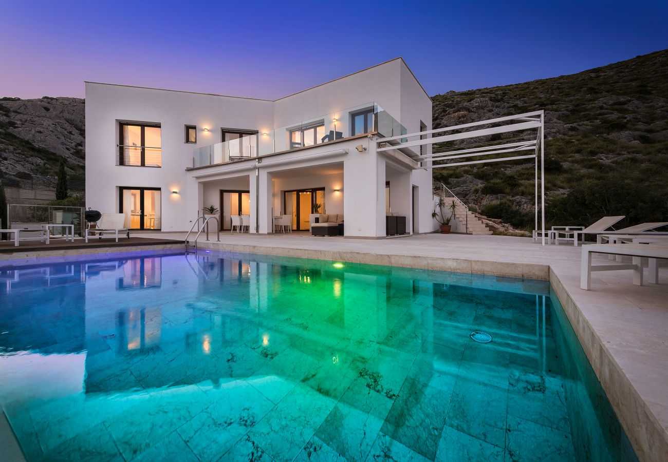 Villa Bahia is a sensational holiday villa with a private swimming pool in Pollensa, Mallorca