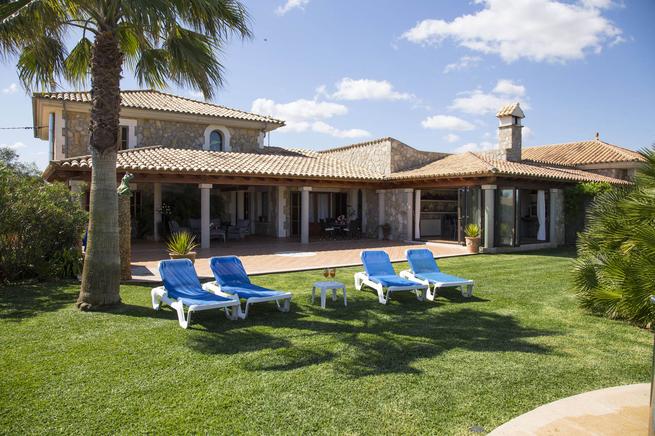 Large country estate with pool in Playa de Muro