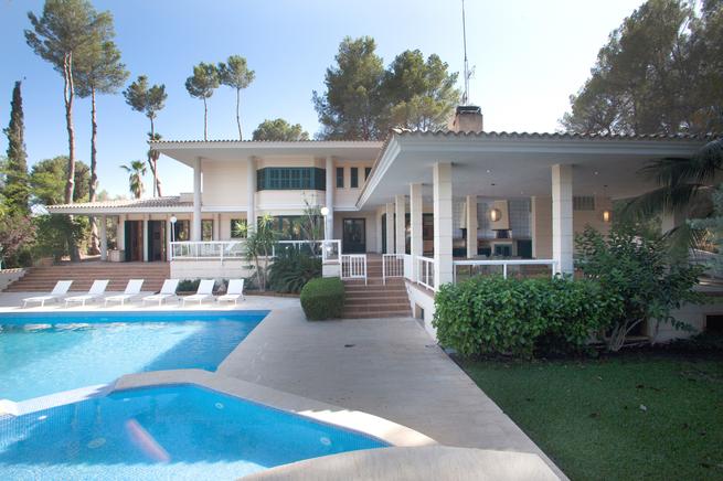 Gorgeous and pretty holiday villa for rent in Son Vida (Palma de Mallorca)