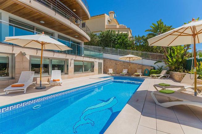 Superb frontline villa for rent in Puerto Alcudia, Mallorca