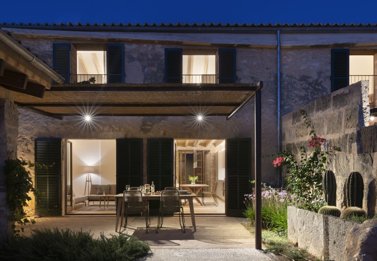 Can Cunso 18 is a Holiday Townhouse in Consell, Mallorca