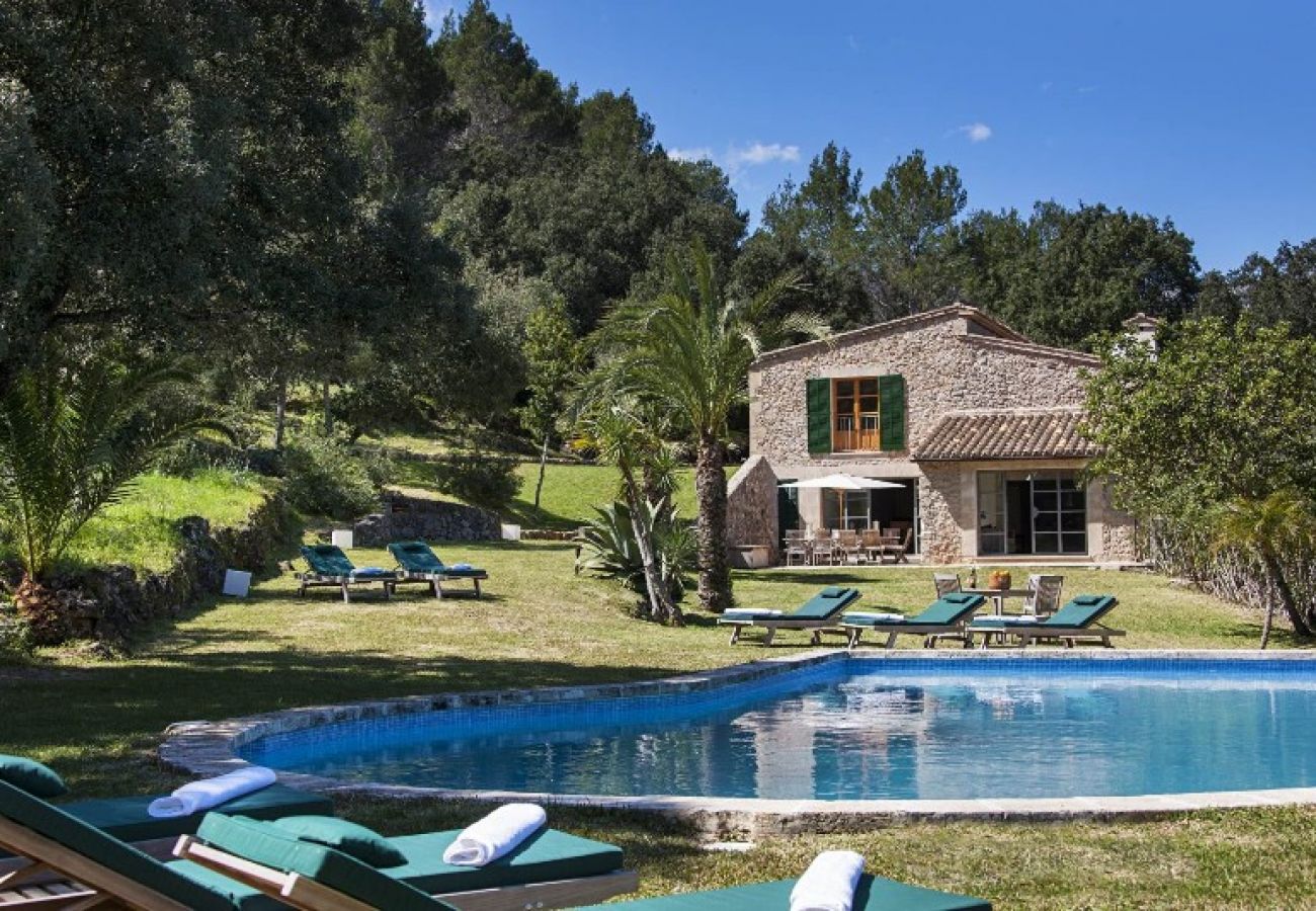 Can Perot is a Holiday Villa in Pollensa, Mallorca