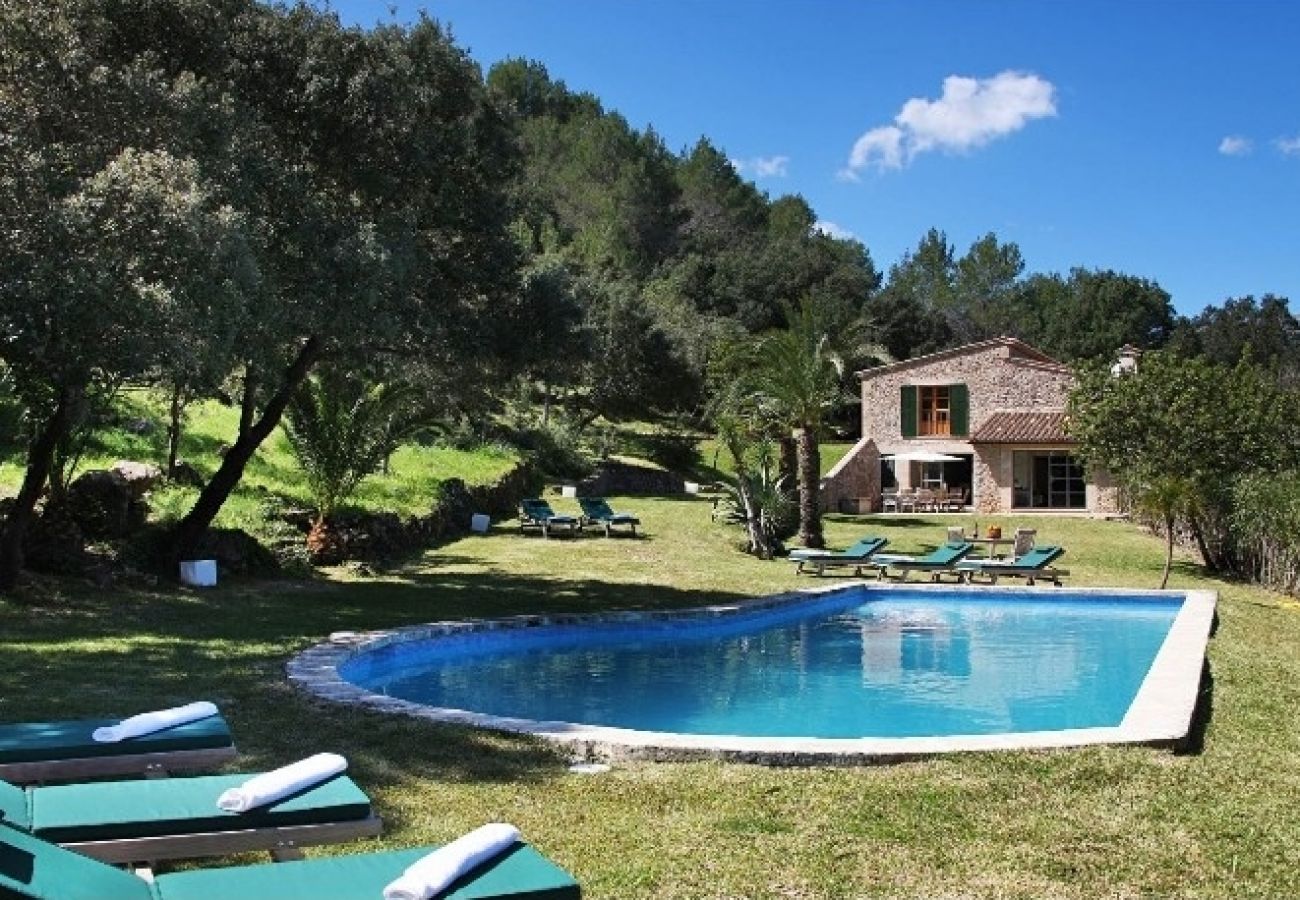 Can Perot is a Holiday Villa in Pollensa, Mallorca