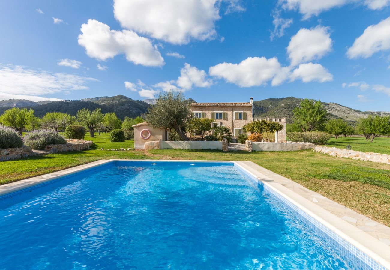 Casa de Almendras is a Holiday Villa in Selva, Mallorca