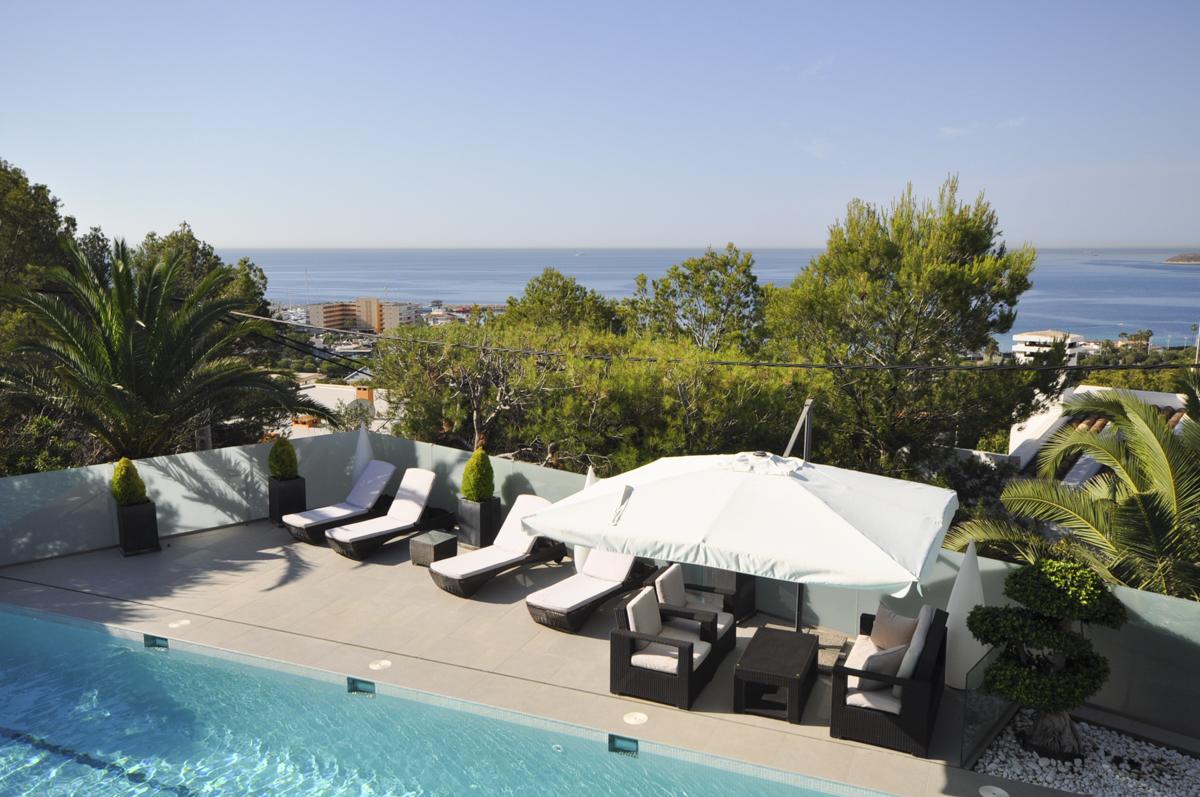 Luxury villa with harbour and sea views in Calvià