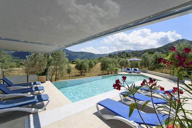 Luxury villa with swiming pool in the countryside
