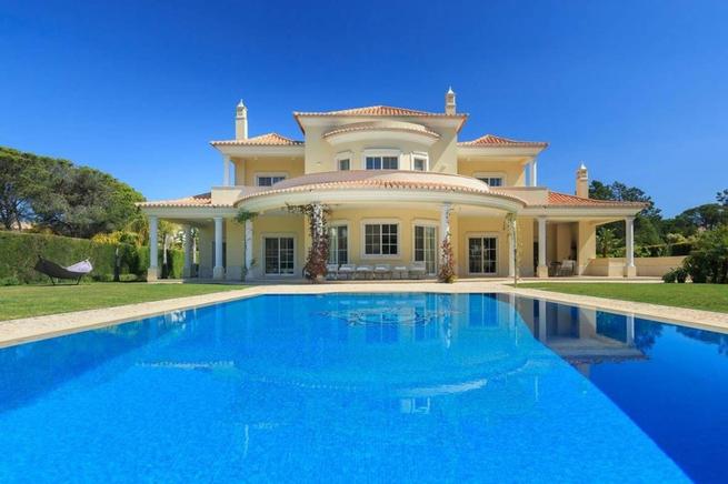 Astounding Luxury Villa with private pool in Quarteira, Algarve