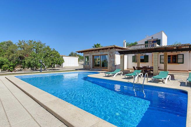 Fantastic Holiday Villa with private pool in Puerto Alcudia, Mallorca