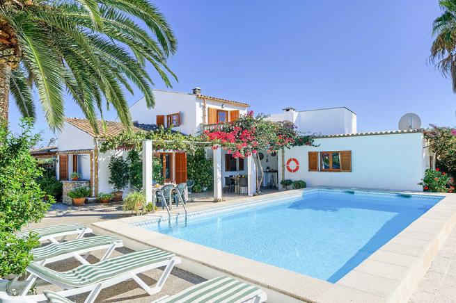 Casa La Palmera is a marvellous and peaceful villa on the outskirts in Pollensa