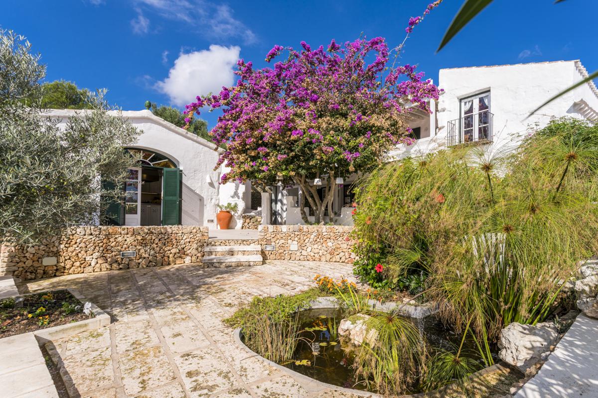 Comfortable and attractive holiday villa to rent in Menorca