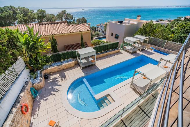 Stylish Chic Villa with private pool in Puerto, Alcudia