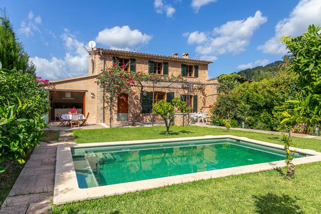 Beautiful and picturesque villa in Soller with pool in Majorca