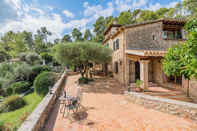 A fabulously rustic style villa in Majorca
