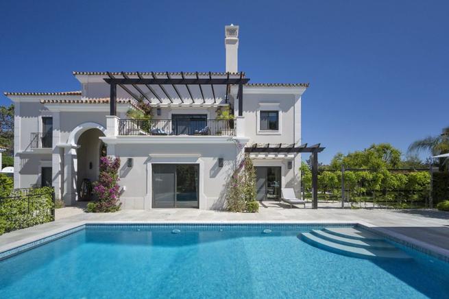 Contemporary villa rental in Algarve, Faro