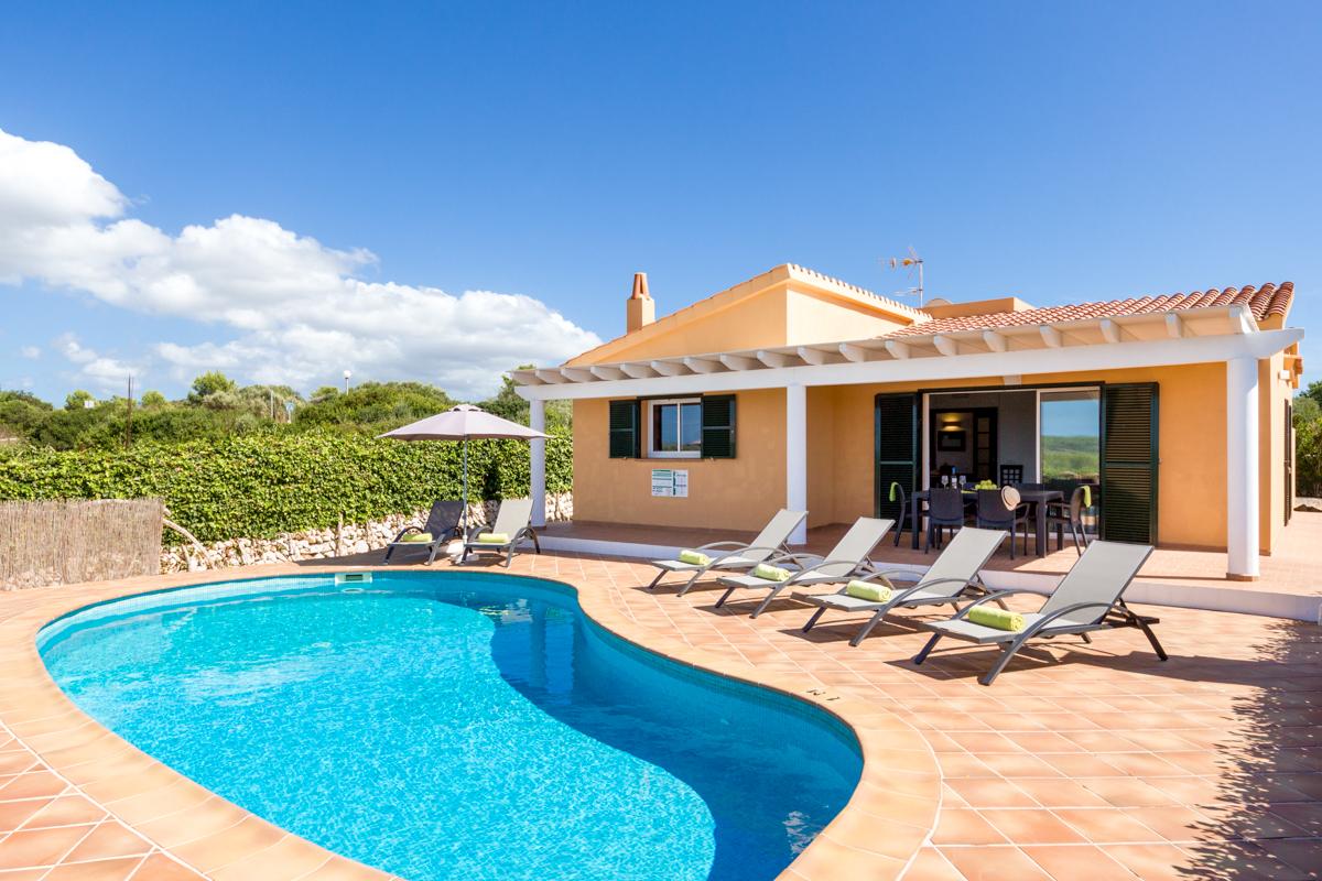 Waterfront villa located in the natural area of Torre Solí minorca South