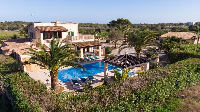 Pleasant country home for holiday rental with private pool in Santanyi, Mallorca