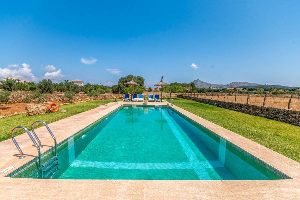 Casa Moscatera is a traditional villa for rent in Alcudia
