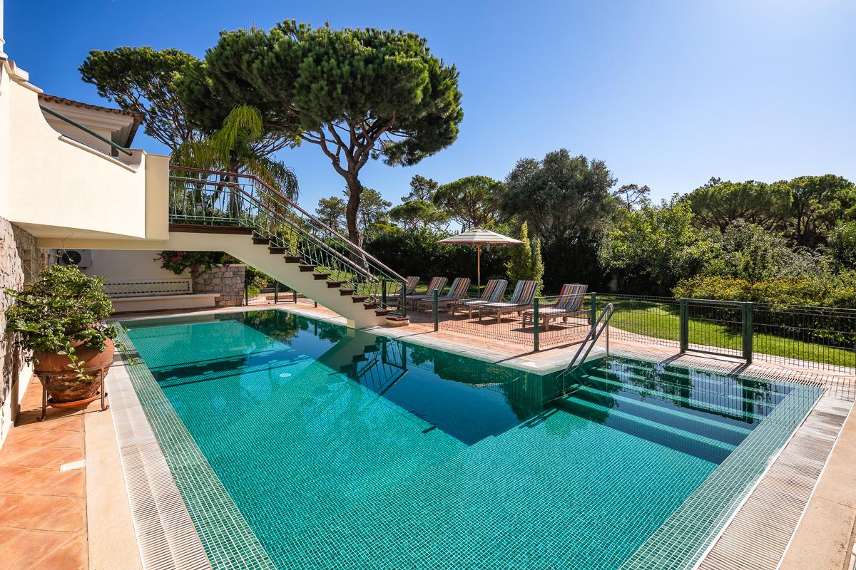 Luxury Villa in the popular and highly sought after area of Quinta do Lago. Portugal