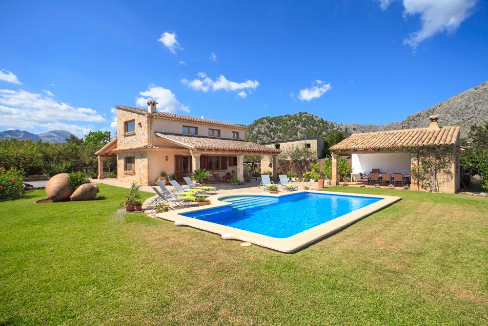 Villa Rostoya is vibrant Villa Retreat to ren in Majorca