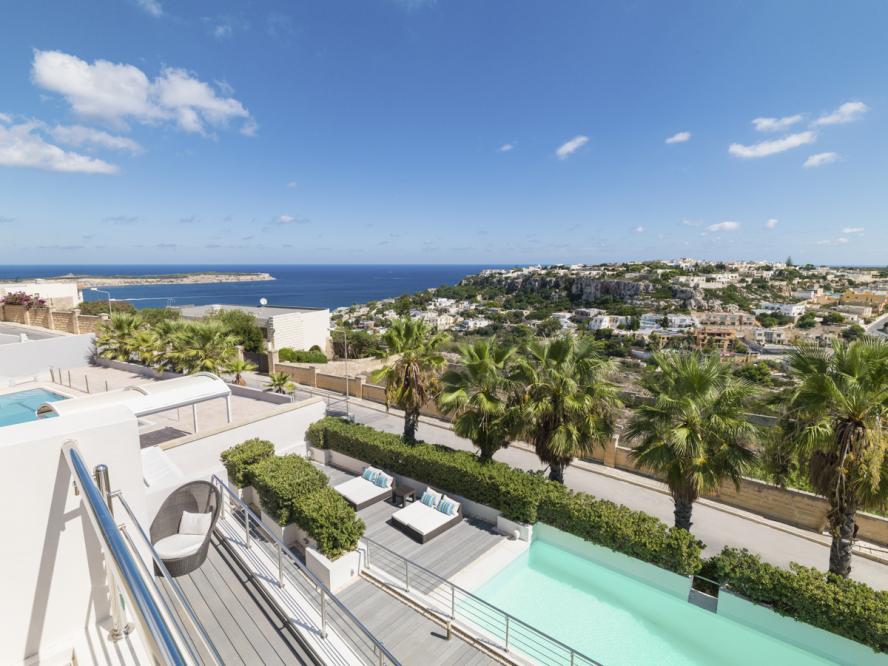 Frontline and spectacular sea views villa for rent in Malta