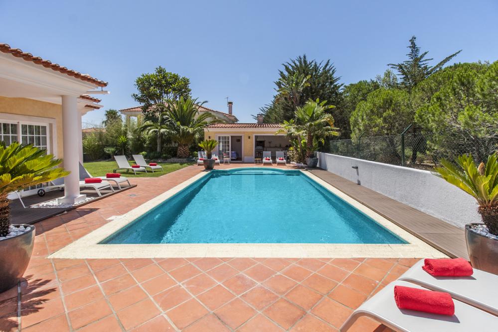 Villa Deolinda is homely private villa located on the Lisbon Coastline, Portugal