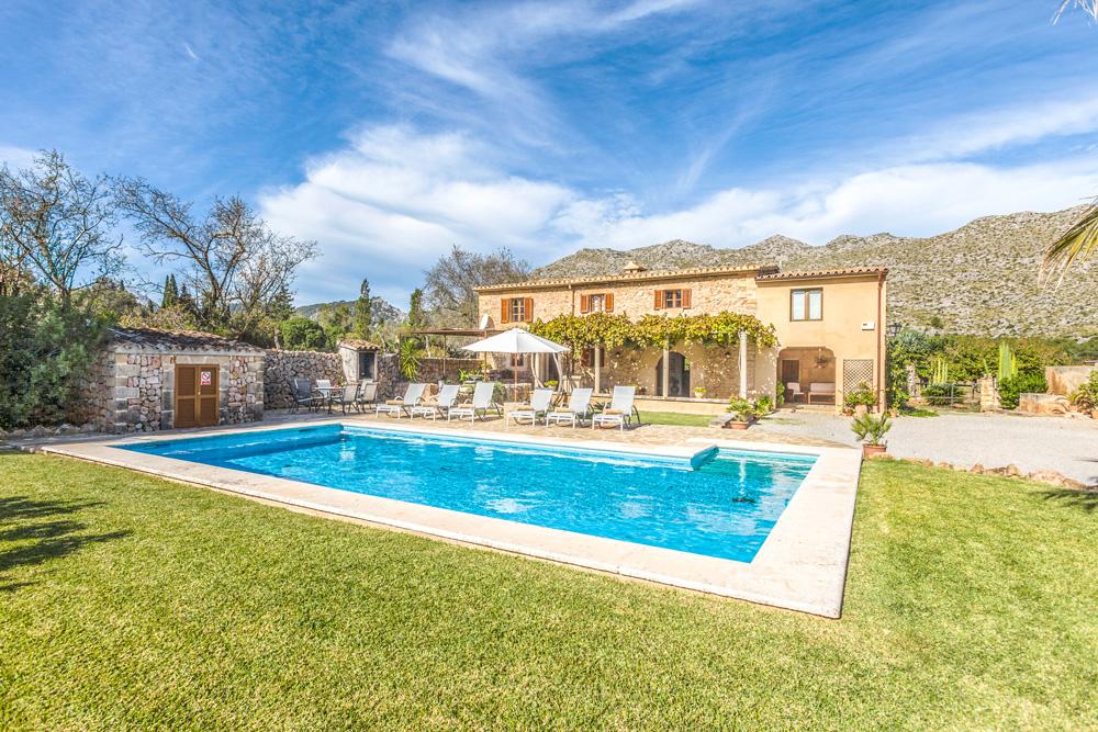 Farmhouse-style villa in Mallorca ideal for families, Pollensa