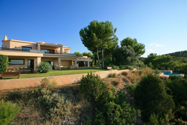 La villa en Sant Agustí, is perfect for families is frontline villa in ibiza