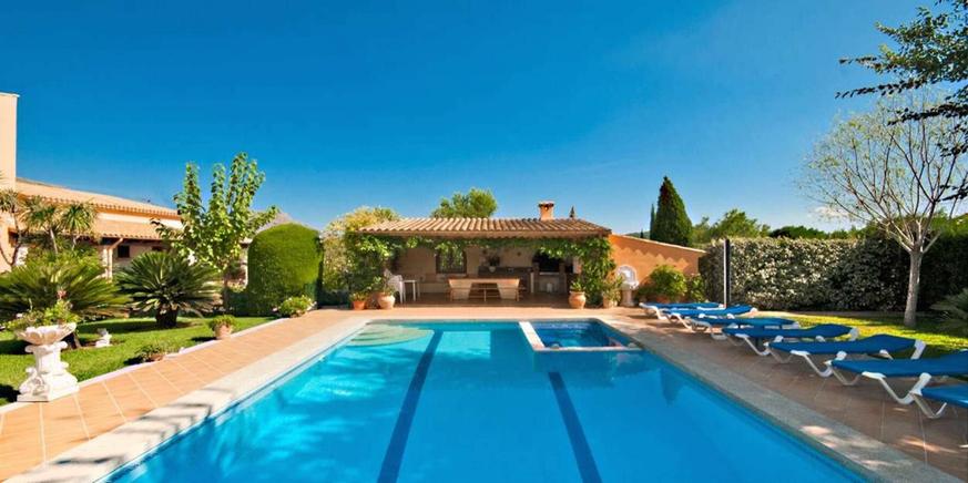 Villa Rosaleda - Rustic & family villa to rent in Puerto Pollensa, Mallorca