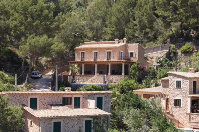 Cozy and frontline holiday villa in deia in Mallorca, Spain