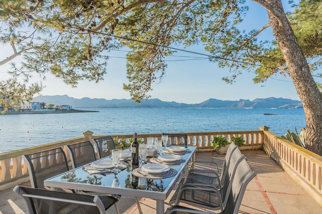 waterfront and sea view villa to rent in mallorca
