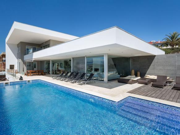 Contemporary and Chic Villa Vogue for rent in Ferragudo, Algarve, Portugal