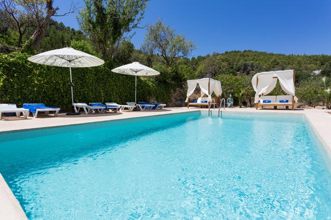 Holiday home for max. 16 persons perfect for large groups in Ibiza