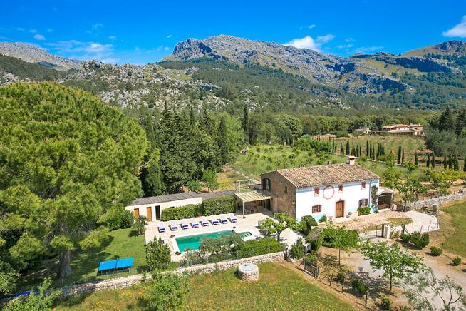 Cozy rustic house ideal for families in Pollensa